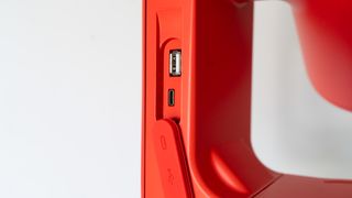 白色背景上的 Unistellar Odyssey Pro 智能望遠鏡