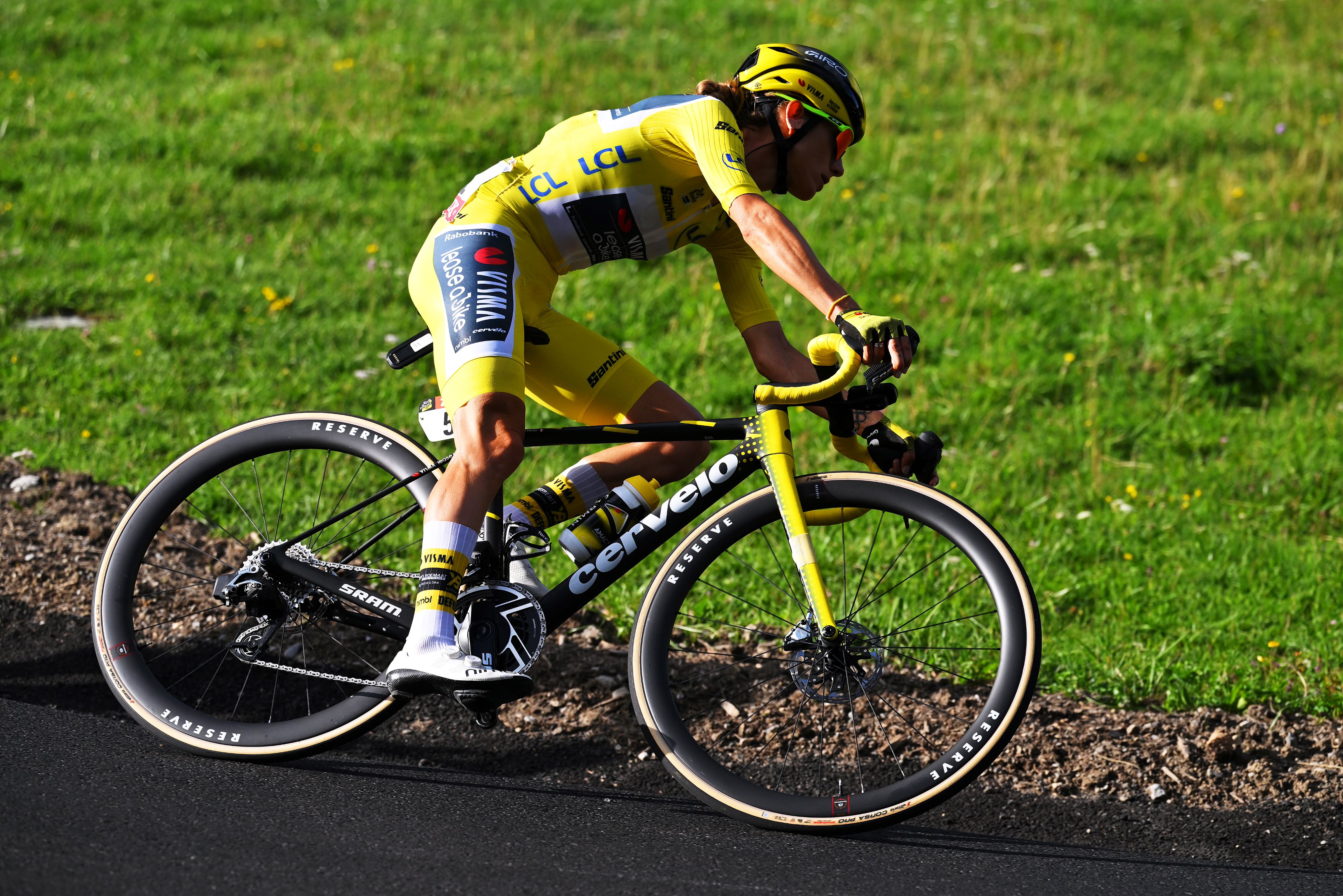 Tour de France Femmes stage 9 LIVE - Yellow jersey goes clear on final climb
