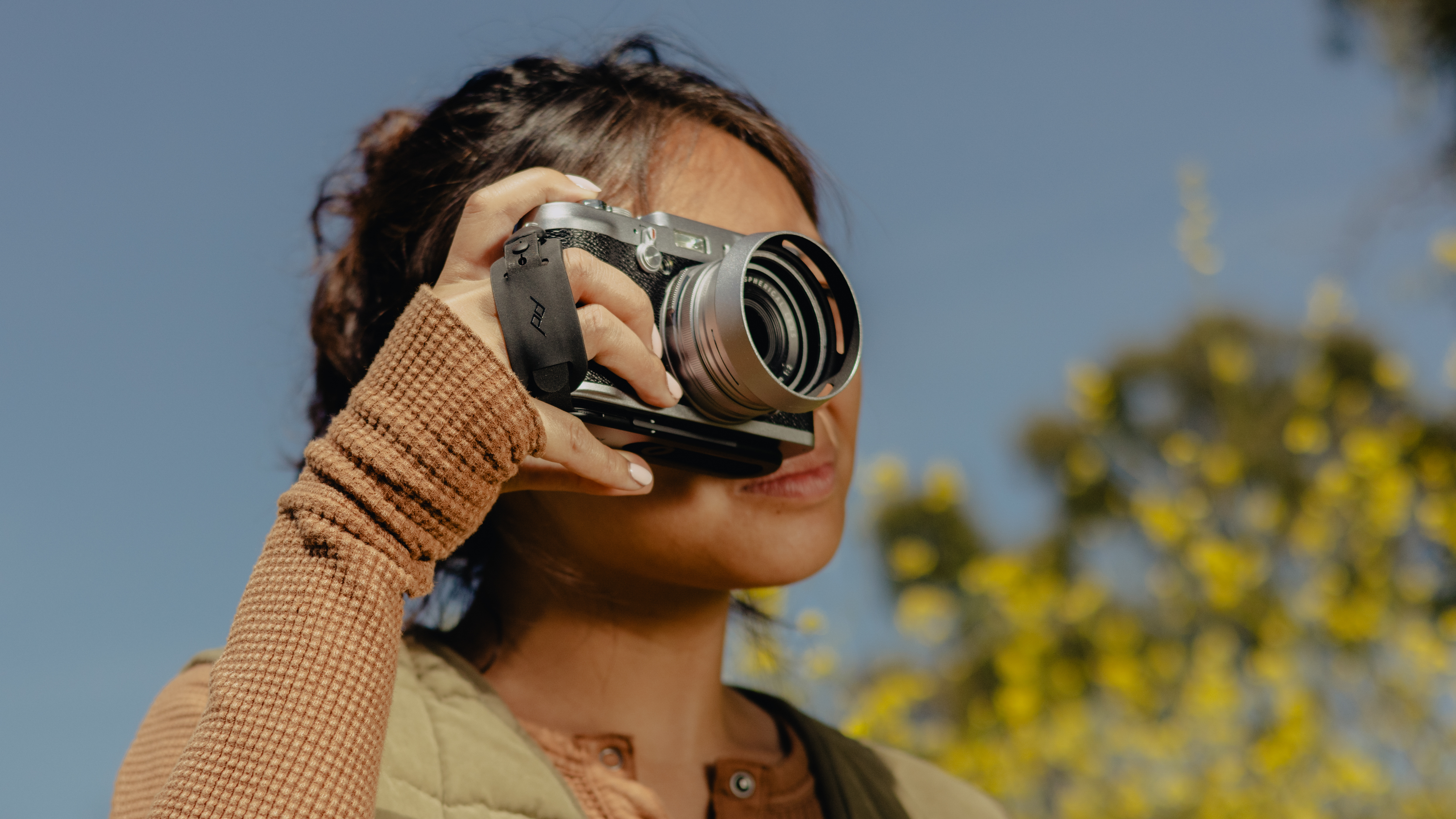 Micro Clutch: Never drop your mirrorless camera again. by Peak