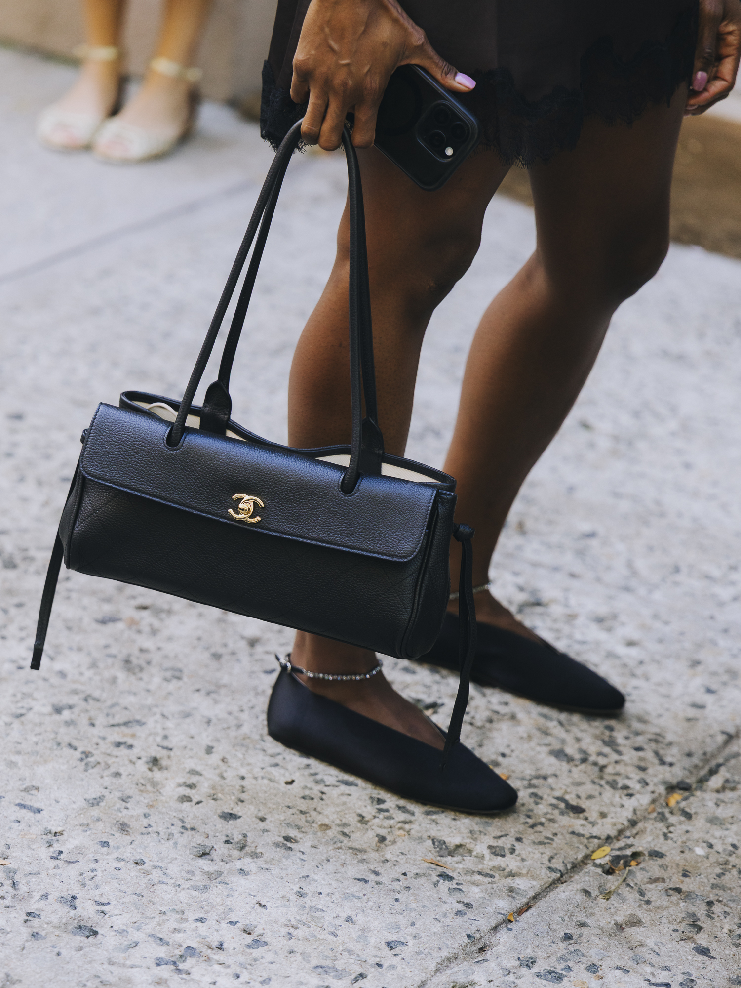 Jess Willis carrying a Chanel black bag during New York Fashion Week.