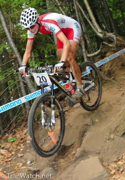 Katarzyna Solus-Miskowiez (Poland) riding a treacherous descent.