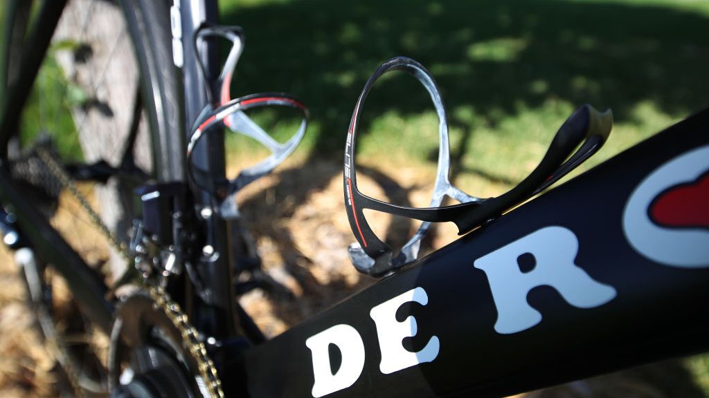 Elite provide the team with Leggero lightweight bottle cages and Fly bottles