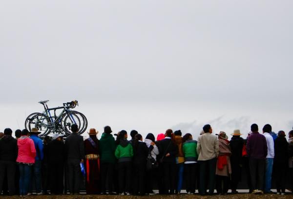 The crowds along the starting line today at Tianjun