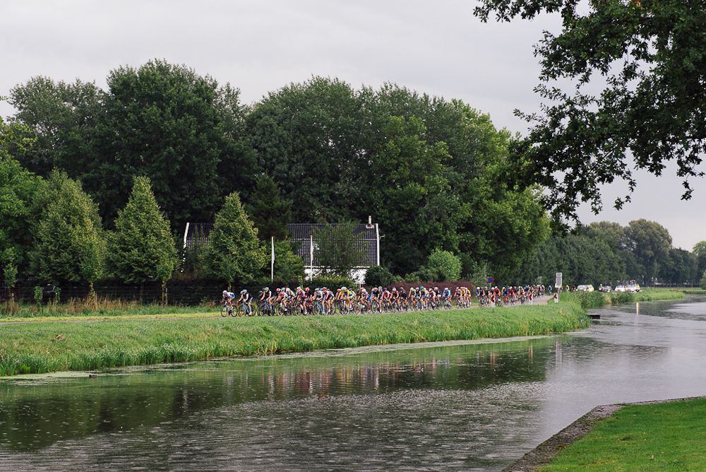 The peloton in action during stage 3 of the Boels Rentals Ladies Tour.