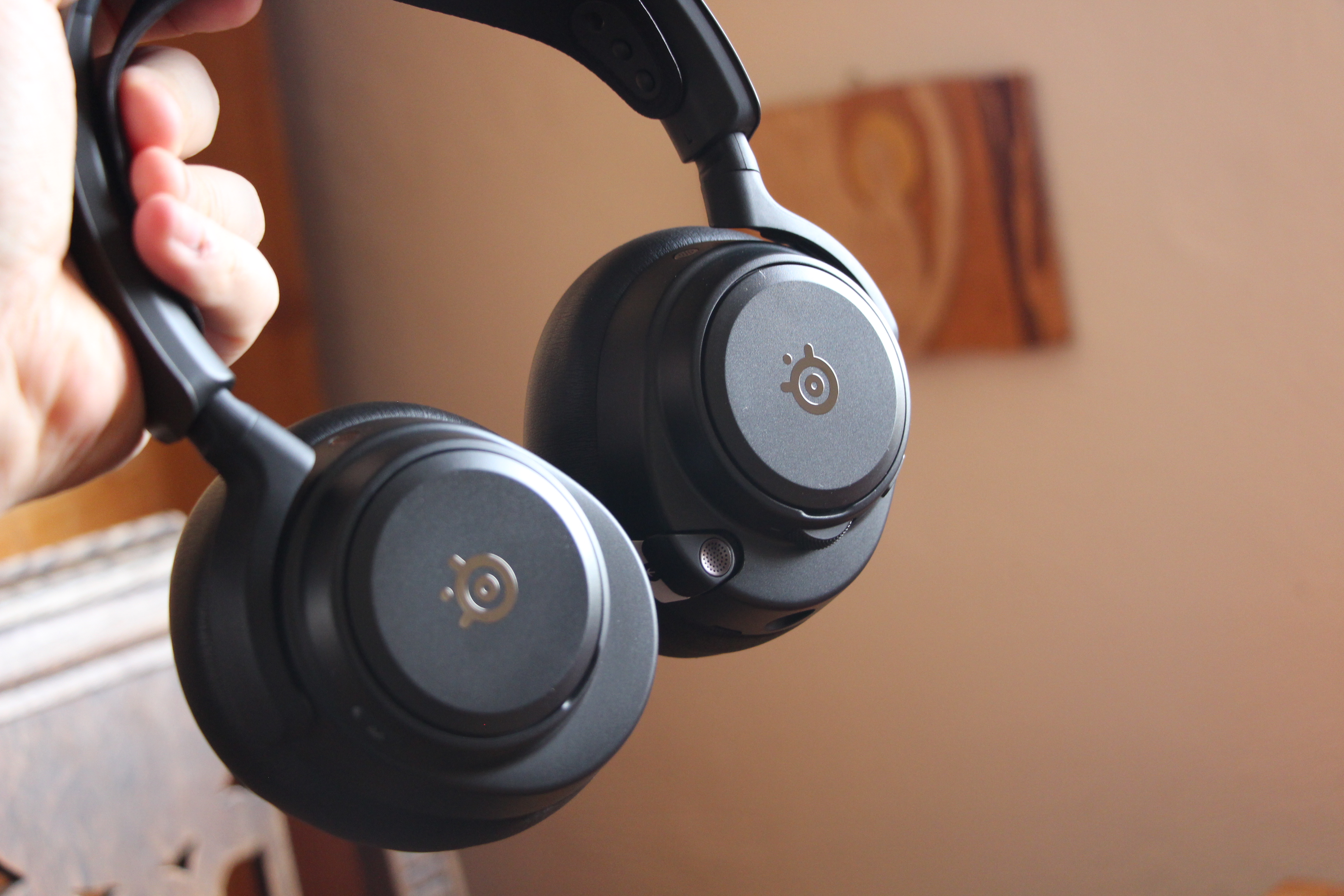 SteelSeries Arctis Nova Pro Omni photographs