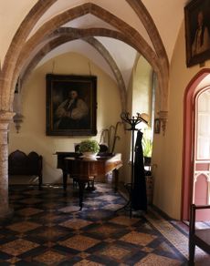 The late 13th century entrance hall at the Bishop's Palace. Not Used CL 11/01/2001