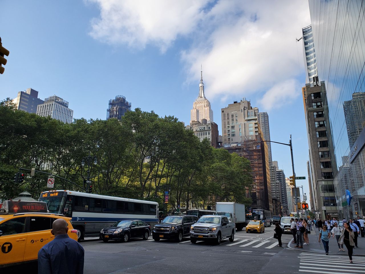 Galaxy Note 10 wide angle building