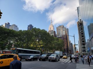 Galaxy Note 10 wide angle building