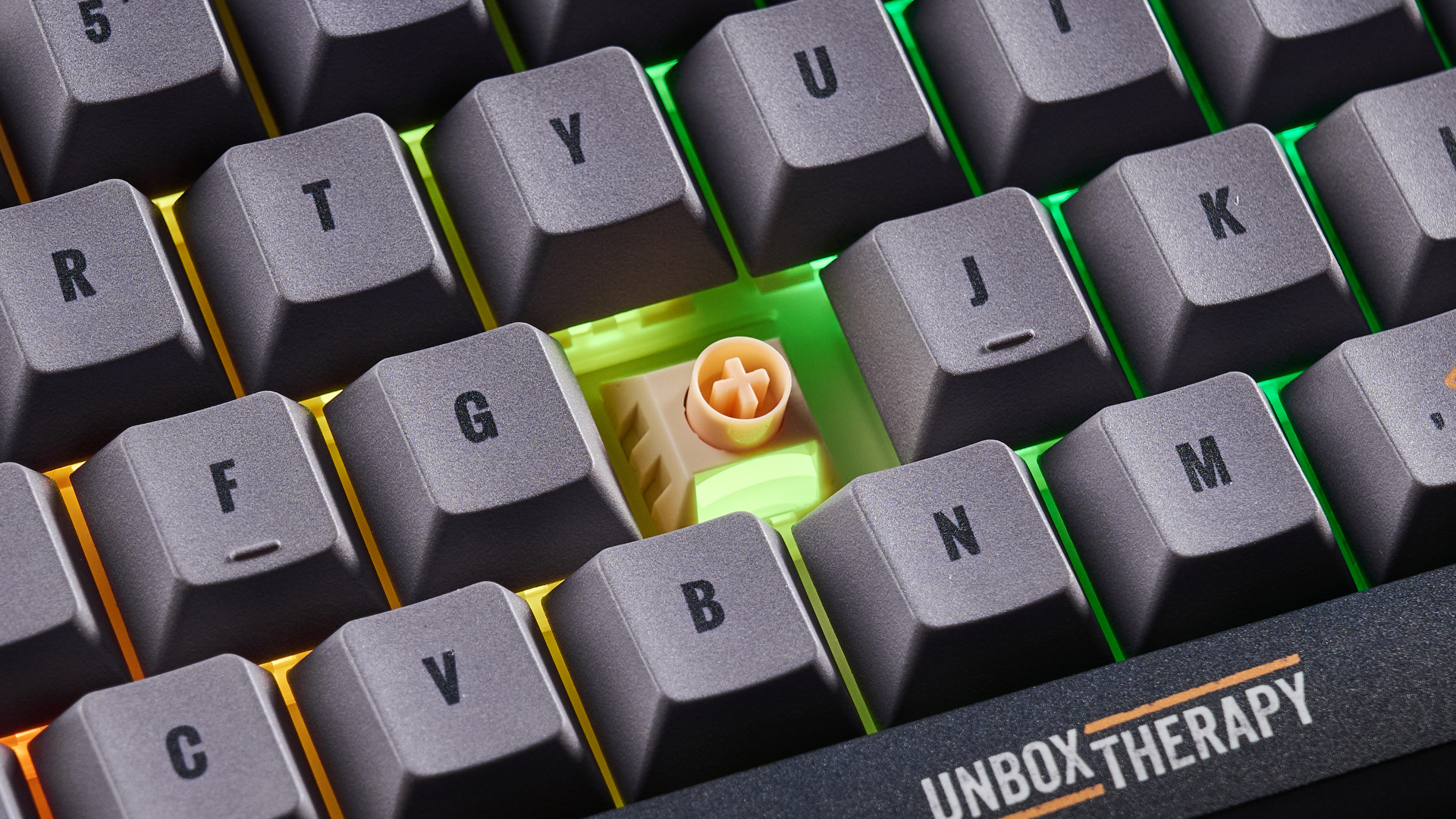 A retro-inspired McHose x Unbox Therapy UT98 mechanical keyboard