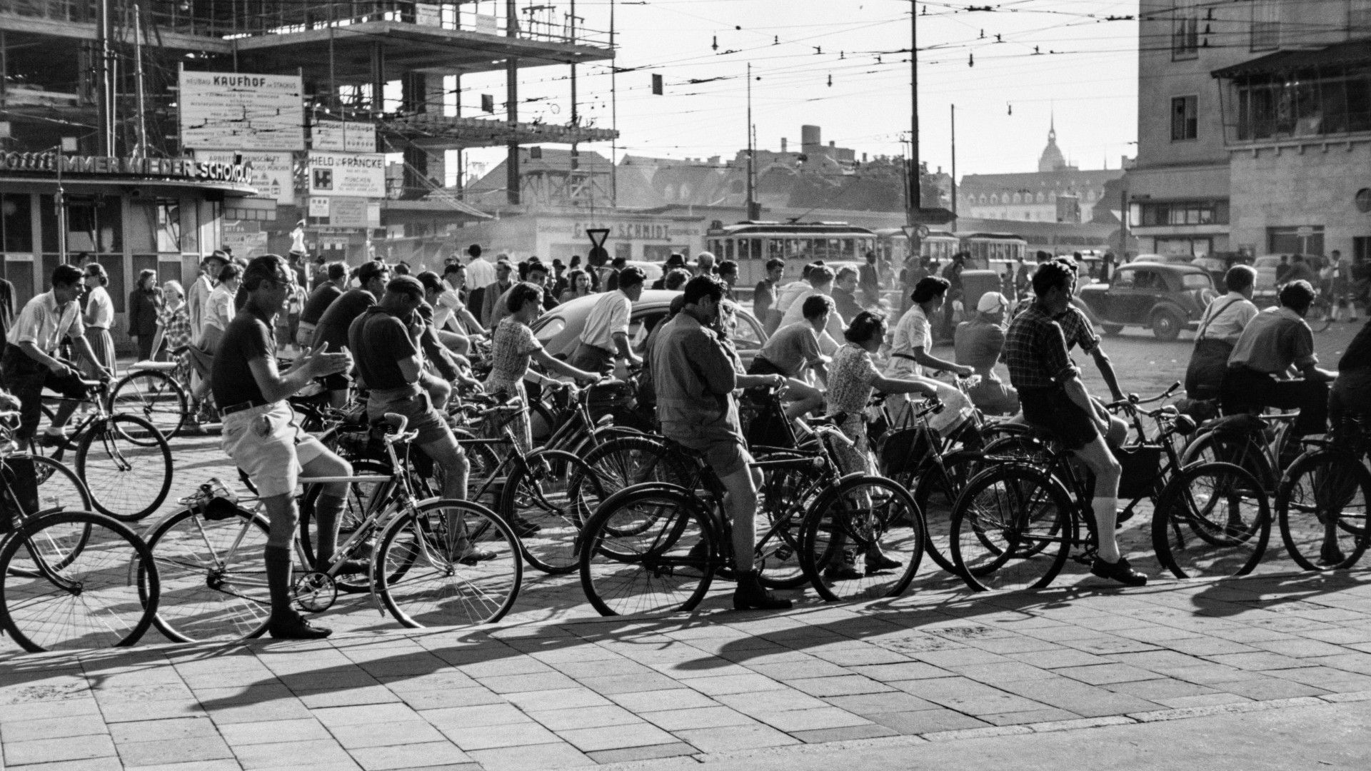 Leica Acquired in WWII Yields Postwar Street Photography Masterpieces