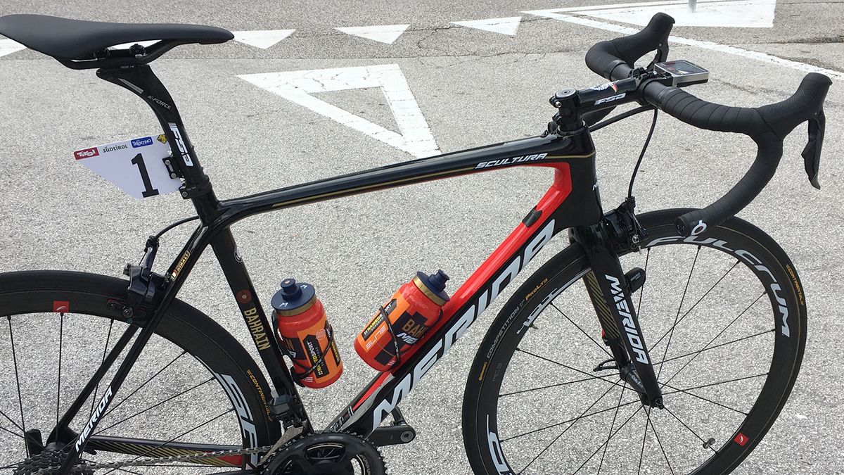 Finishing kit comes from FSA and Prologo, while the drivetrain is made up of Shimano and SRM components