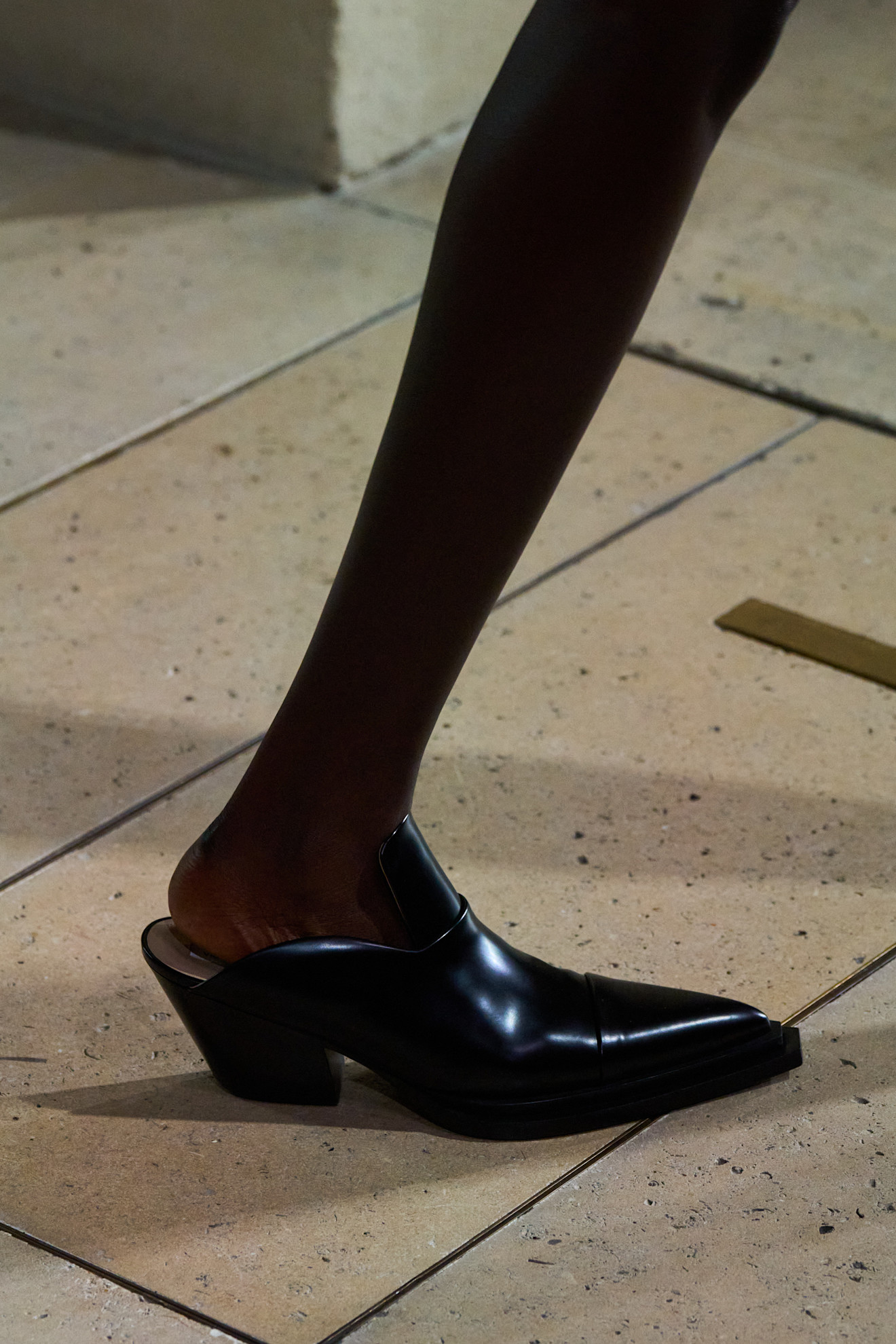 backless loafer trend at Victoria Beckham Spring 2026 runway