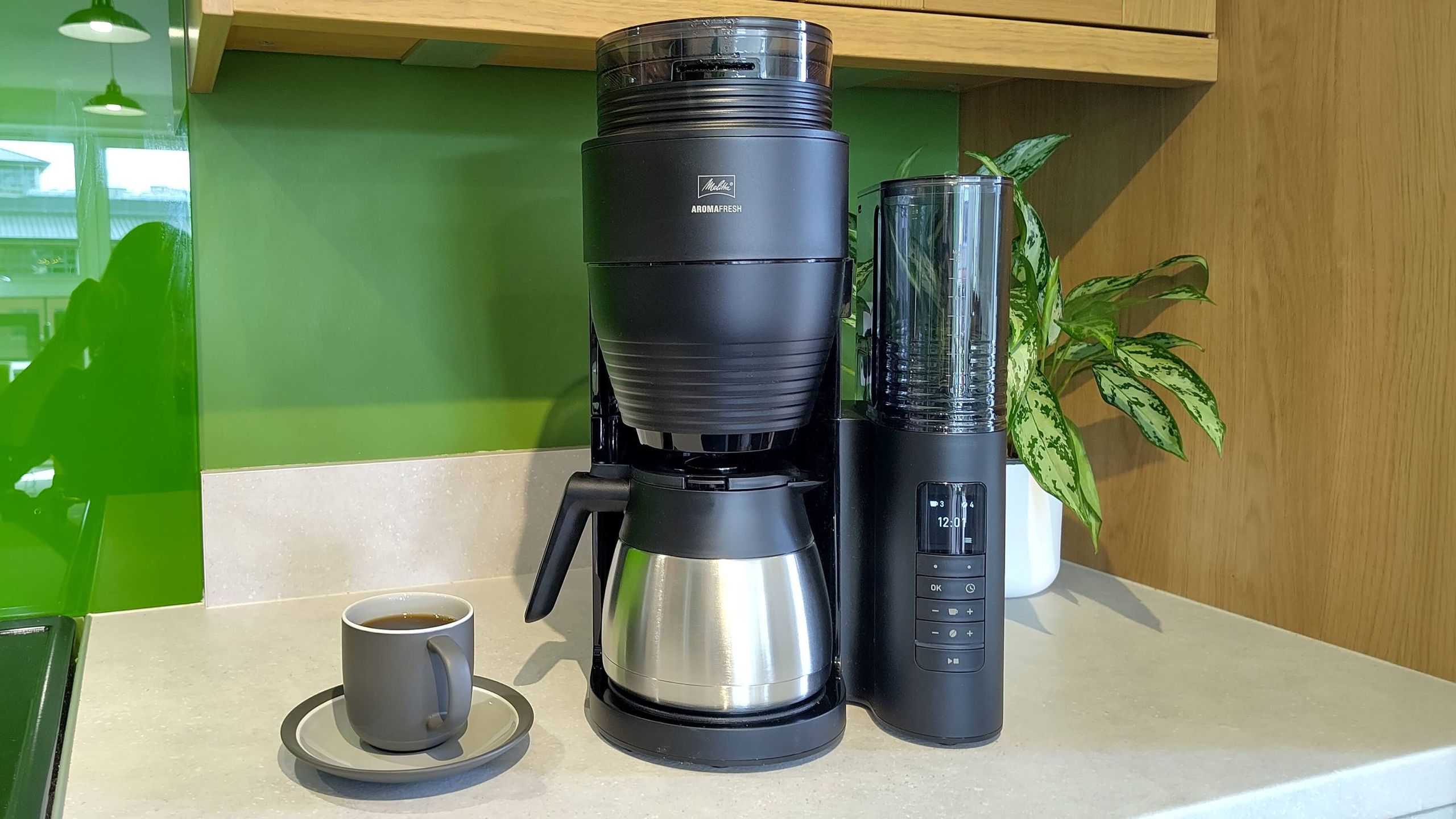 I used the Melitta AromaFresh Therm Pro to prepare my morning coffee, but its built-in grinder lets it down