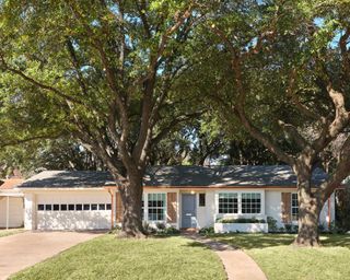 exterior of home from fixer upper