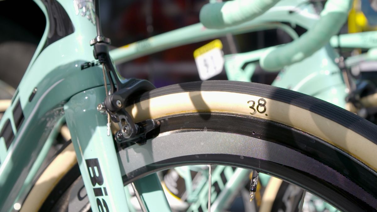 A 38mm tubular?! Actually, no. It's either a 28 or a 30mm for the riders of Lotto-Jumbo