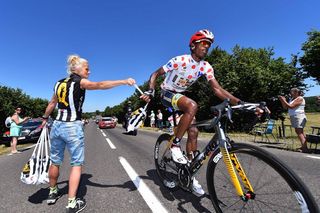 Daniel Teklehaimanot grabs lunch