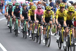 Giro d'Italia stage 18 LIVE: Late climb in otherwise mostly flat day complicates life for the sprinters
