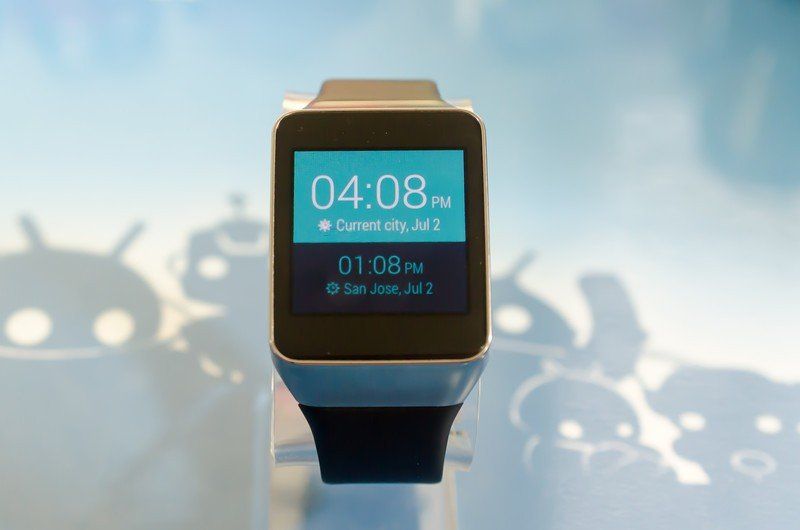The Dual Clock watch face shows the time and date in two cities