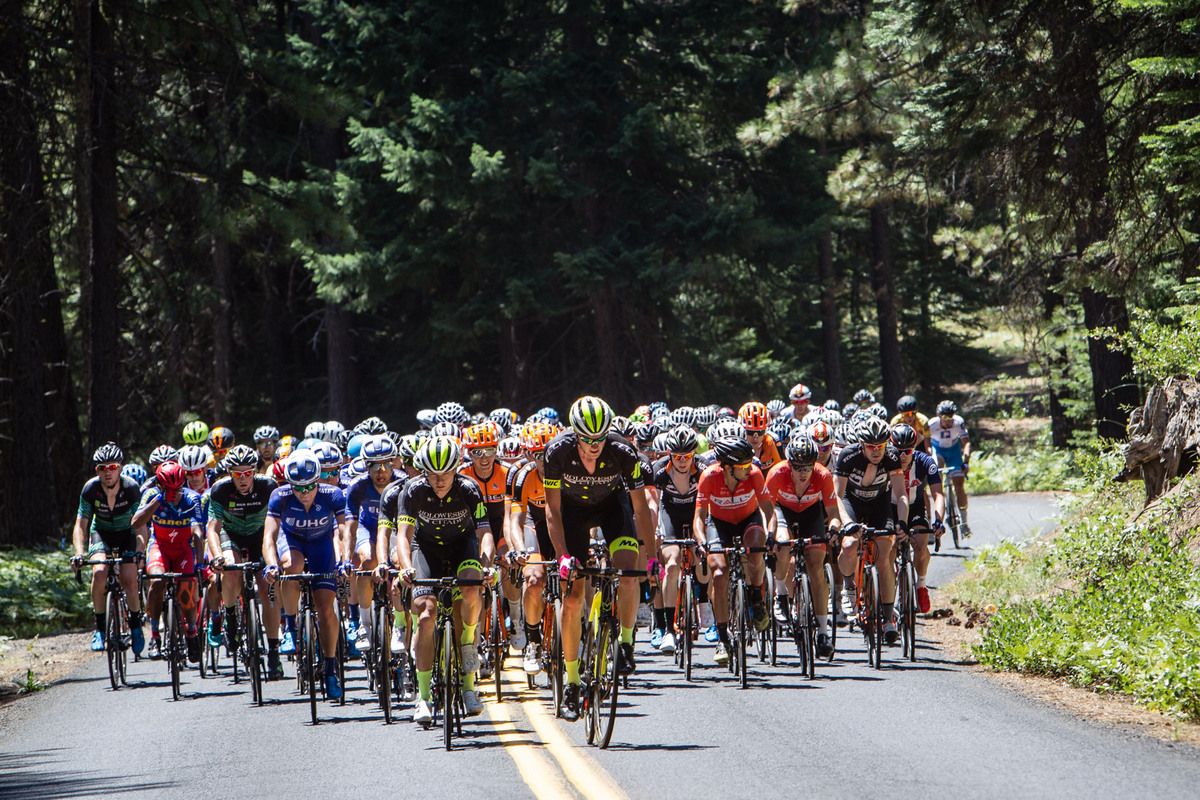 The field hits the first part of todays climb