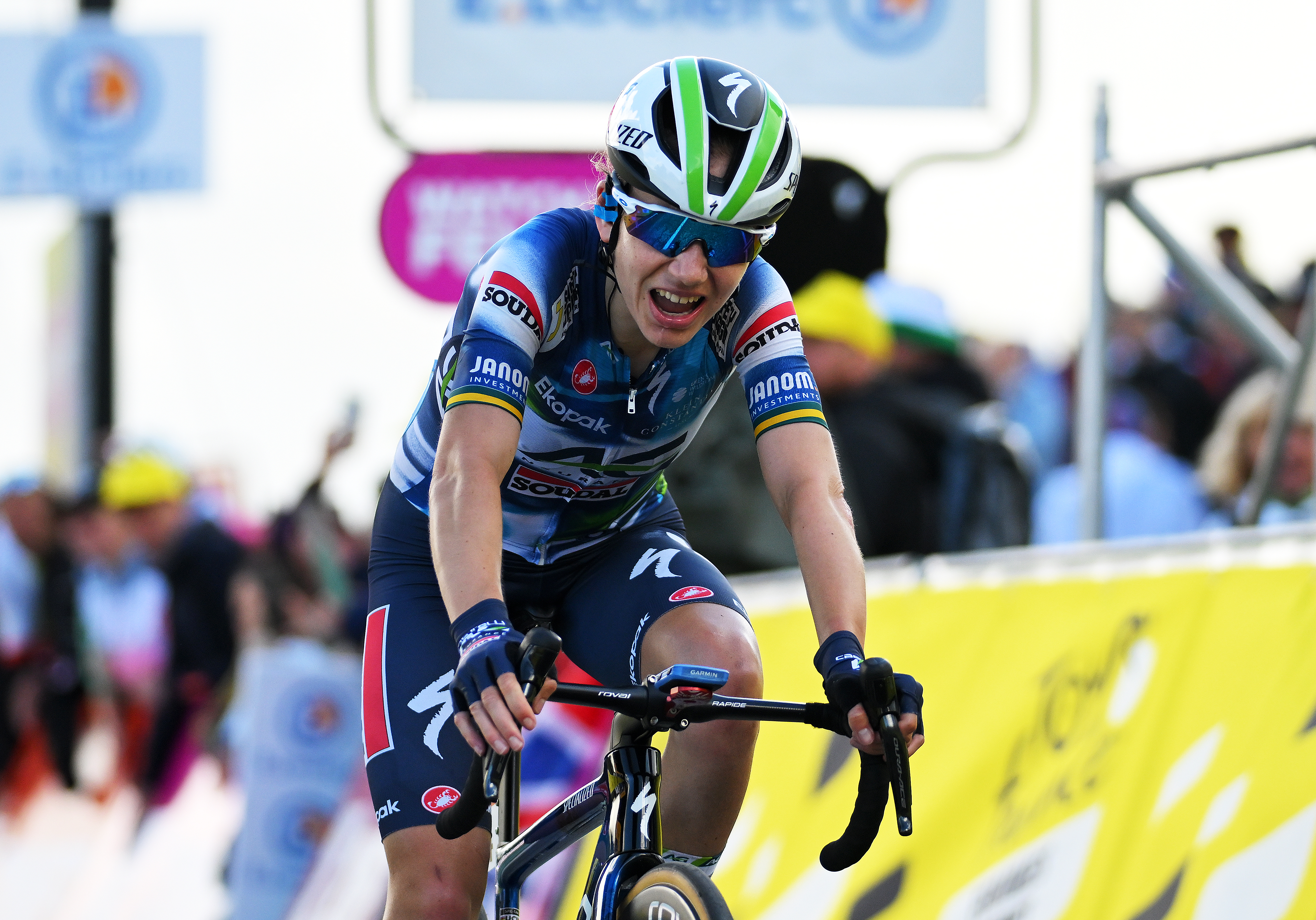 Sarah Gigante finishes second on the Col de La Madeleine stage 8 at the Tour de France Femmes.