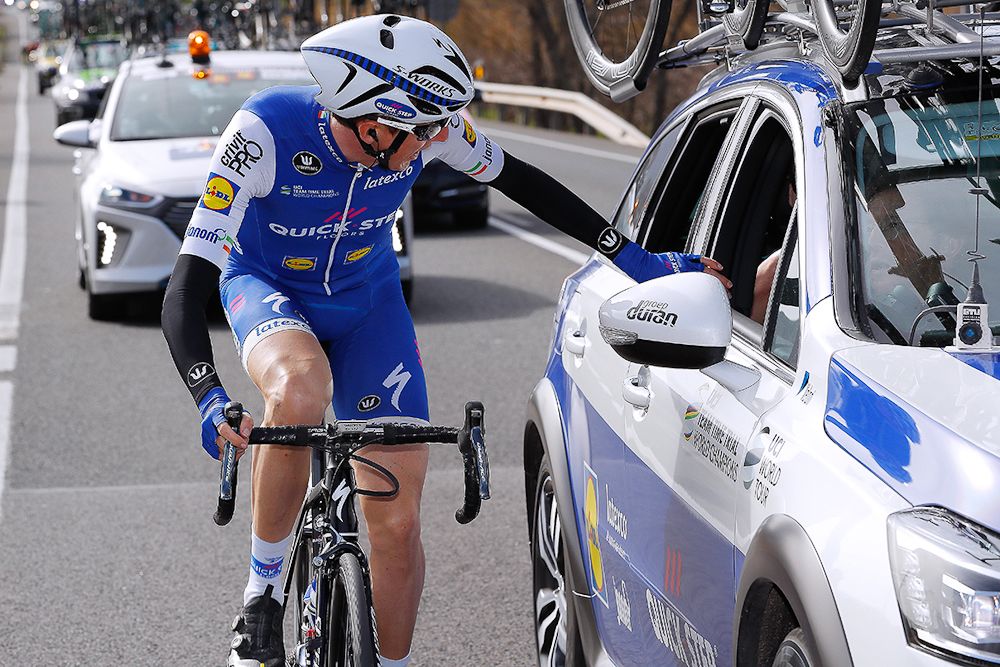 Dan Martin at the team car during stage 4 in Valencia