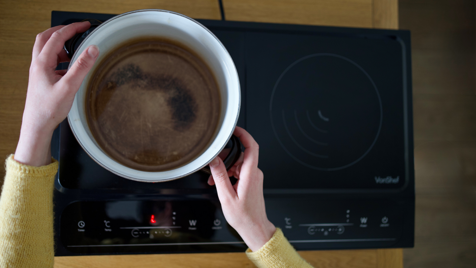 Testing the VonShef Dual Induction Hob