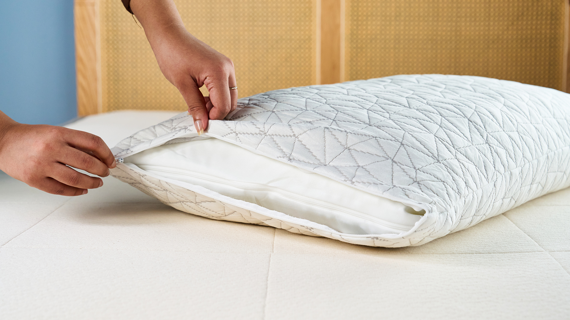 Coop Original Adjustable pillow details
