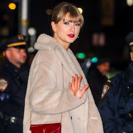 taylor swift was spotted outside the late show with stephen colbert wearing a red Saint Laurent Cassandre envelope bag