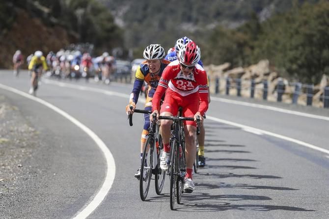 Robbie Hucker (Drapac) couldn't shake Jack Haig (Huon-Genesys) on the climb.