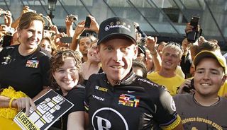 Lance Armstrong with fans