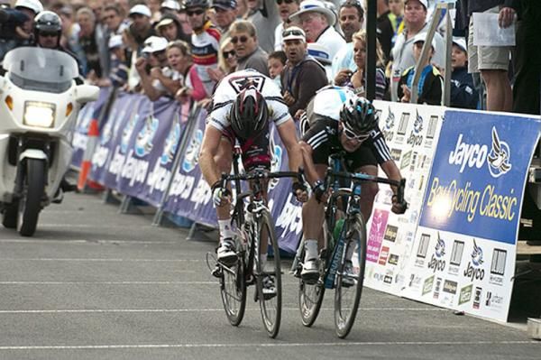 Tight one: Bernard Sulzberger (left) of the E3 Pure Tasmania team edges out Team Sky's Greg Henderson to win stage three of the series in Geelong.