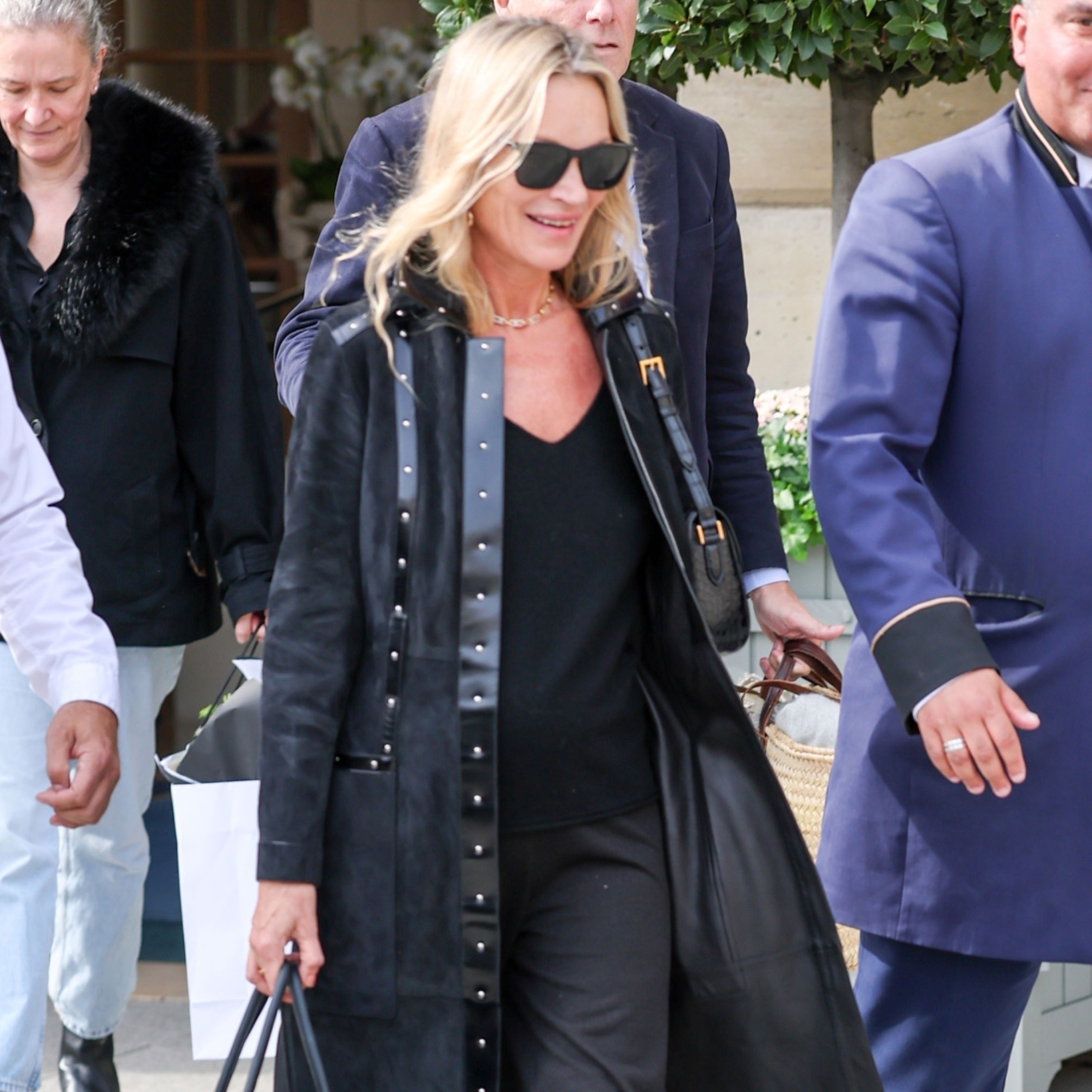 Kate Moss wears a black outfit with leopard flats