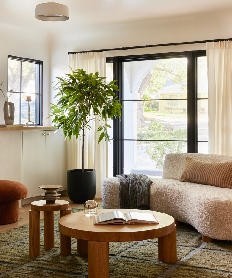 5 Golden Rules for 'Good' Living Rooms Interior Designers Swear by ...