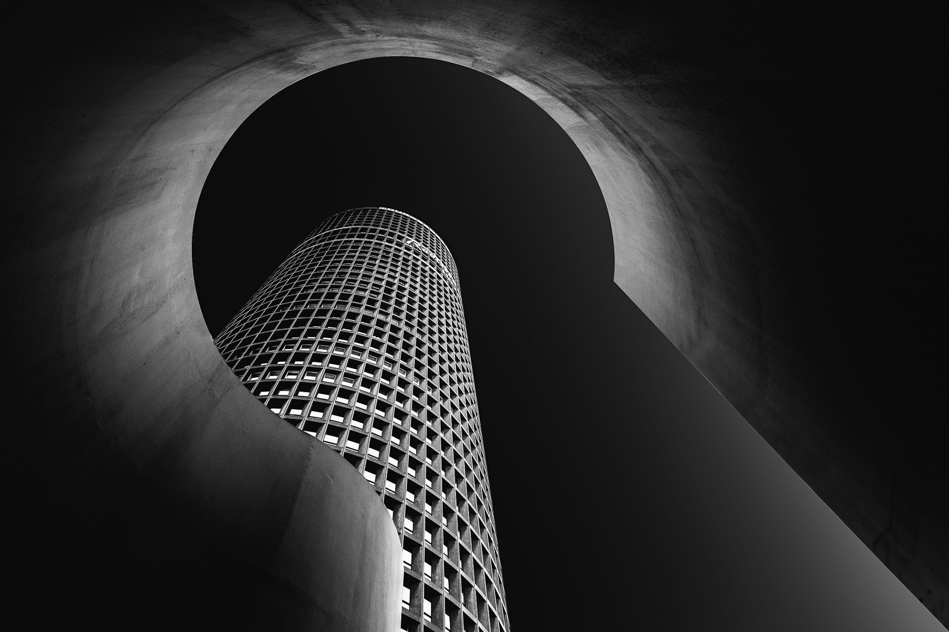 GuruShots - Powerful Black &amp;amp; White Jan 26