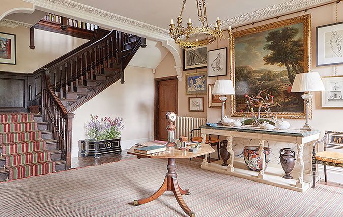 How to decorate your entrance hall: Choosing colours, right lighting ...