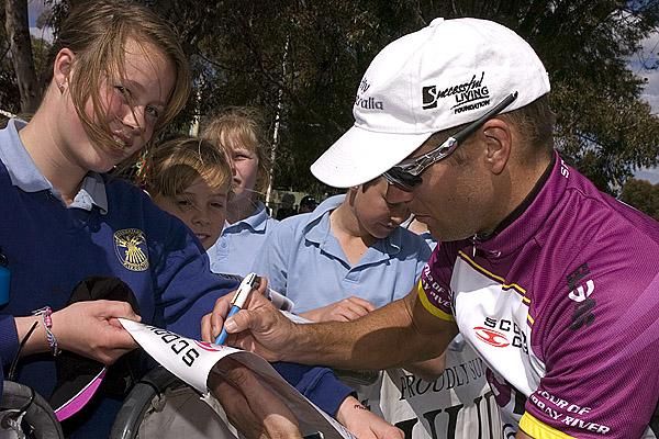 Tour leader Jonathan Cantwell (Fly V Australia) signs some autographs for fans in Manangatang.