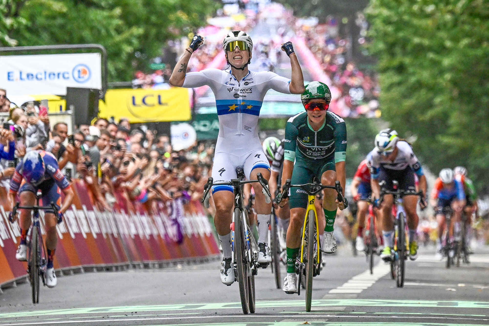 Team SD Worx - Protimeâ€™s Dutch rider Lorena Wiebes celebrates as she crosses the finish line to win the 3rd stage (out of 9) of the fourth edition of the Women's Tour de France cycling race, 163.5 km from La Gacilly to Angers, in Angers, western France on July 28, 2025. (Photo by JULIEN DE ROSA / AFP)