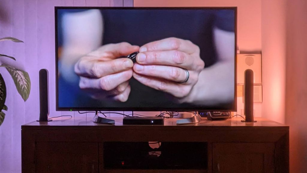 Philips Hue Play Lightbar Mit Tv Verbinden Philips Hue Play Light Bar review: a fun and flexible addition to your