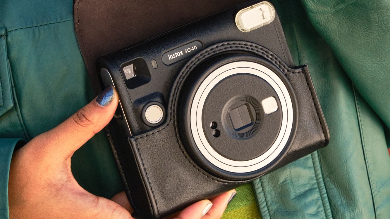 Fujifilm Instax SQUARE SQ40 – Direct Camera Met Automatische Belichting En Ingebouwde Flitser, Nu Inclusief Beschermhoes
