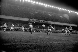 Sporting CP in action against Arsenal in the Inter-Cities Fairs Cup in November 1969.