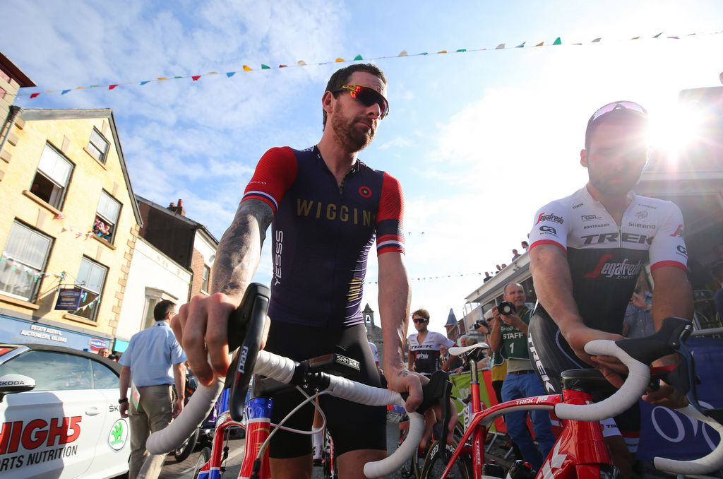 Bradley Wiggins about to sign on