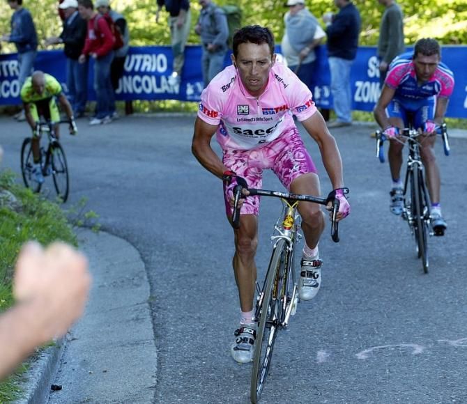 Gilberto Simoni (Team Saeco) leaves Casagrande and Garzelli standing
