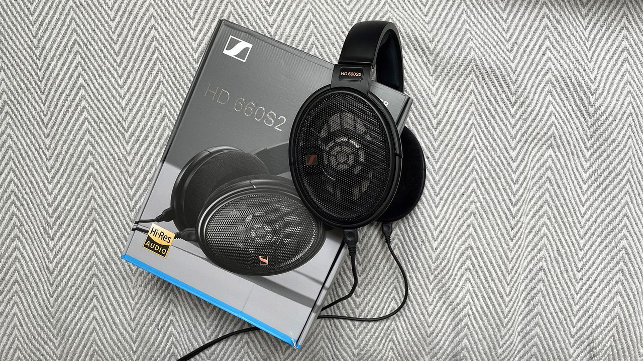 Over-ear headphones: Sennheiser HD 660S2