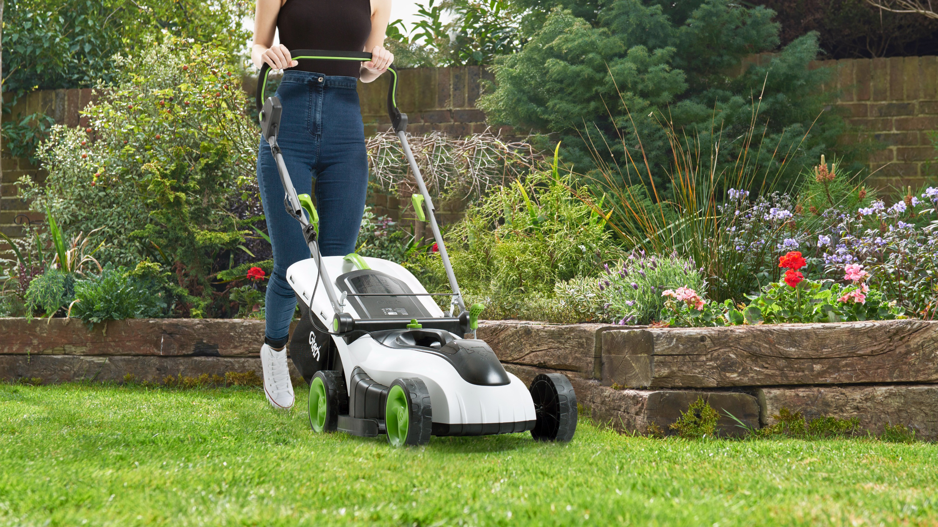 Gtech CLM50 cordless lawn mower review lightweight and easy to use Gardeningetc