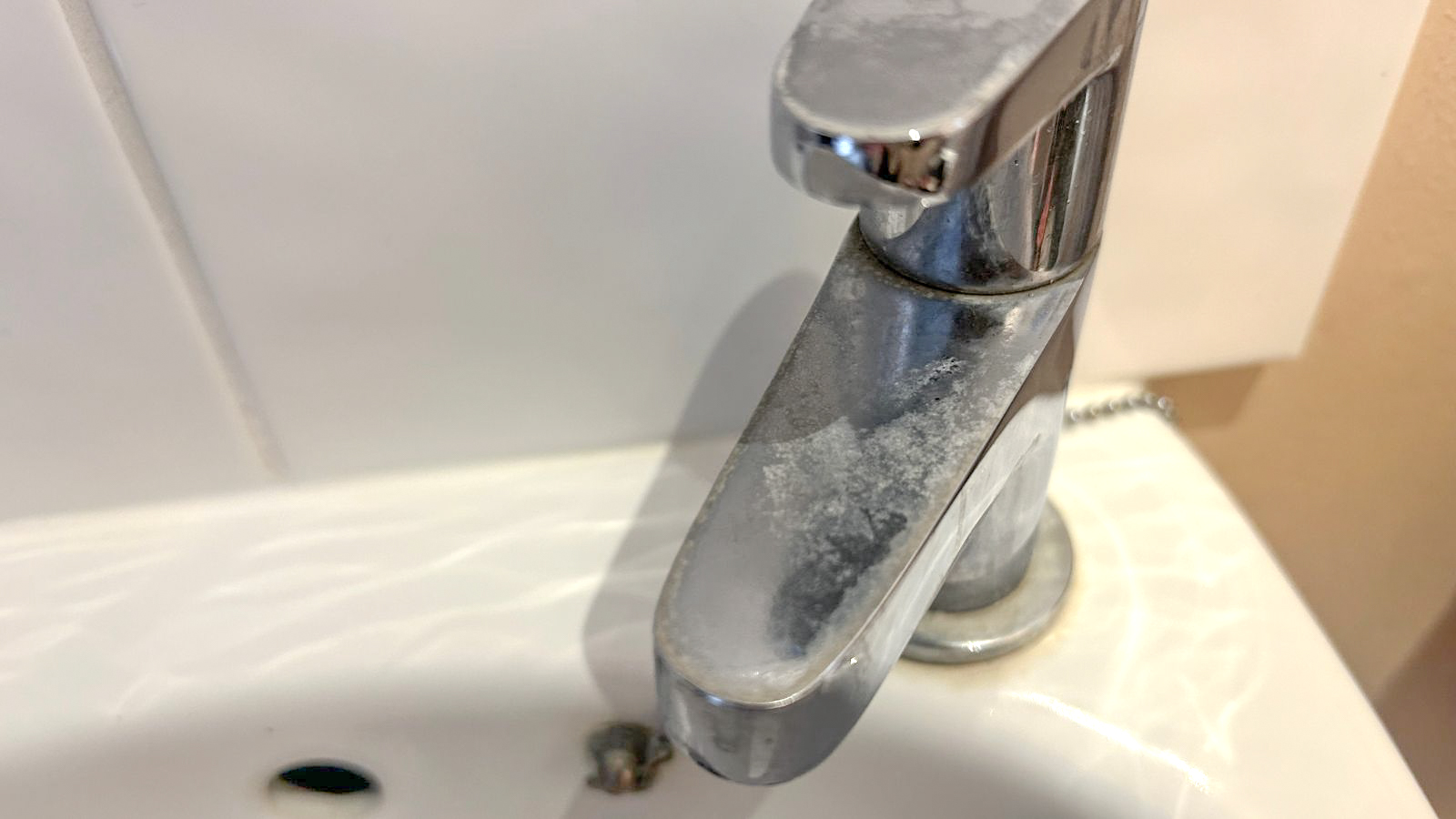 Grapefruit and salt hack on my stained faucets