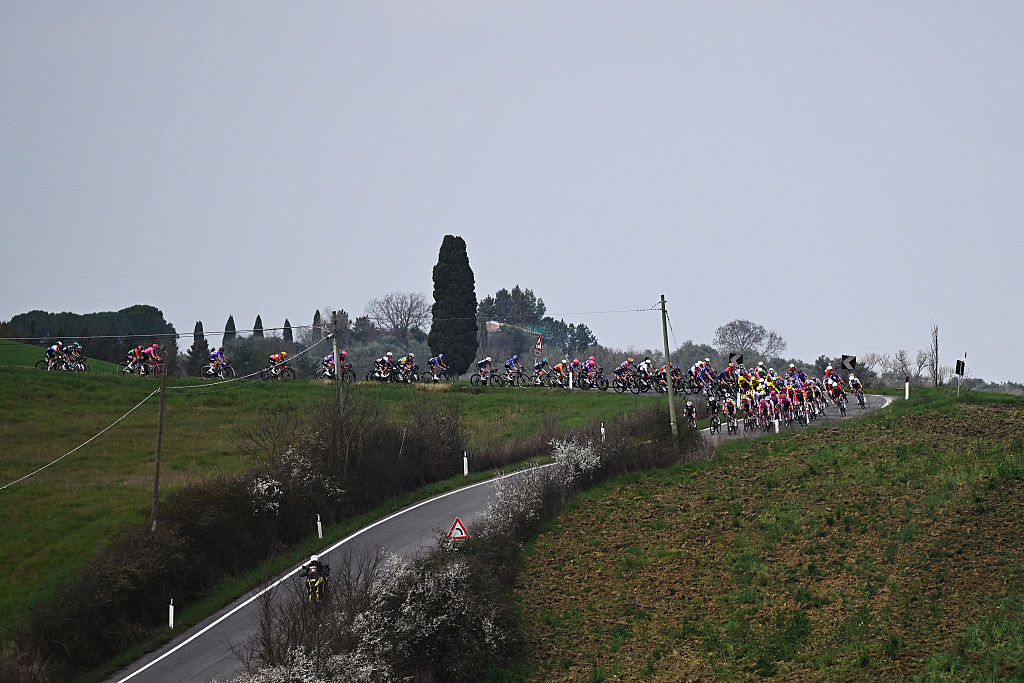 SIENA, ITALY - MARCH 07: A general view of the peloton passing through a landscape during to the 12th Strade Bianche Donne 2026 a 133km one day race from Siena to Siena / #UCIWWT / on March 07, 2026 in Siena, Italy. (Photo by Luc Claessen/Getty Images)
