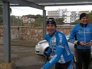 A smiling Erik Zabel rides in his blue outfit