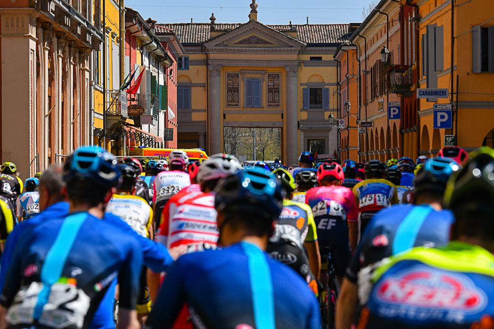 Riders wait for the start of stage 4 at Coppi e Bartali