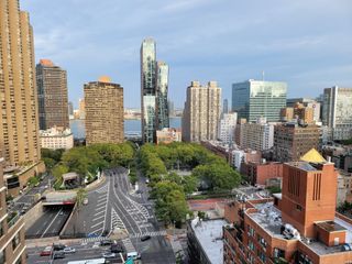 Samsung Galaxy Z Fold 2 camera roll