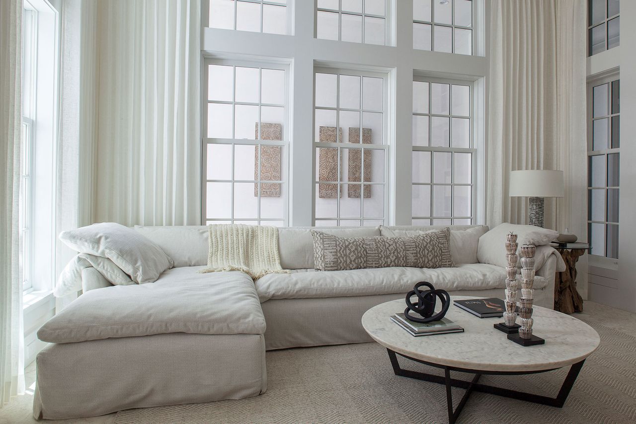 Stunning Minimalist Interior Design For Small Living Room With Budget image